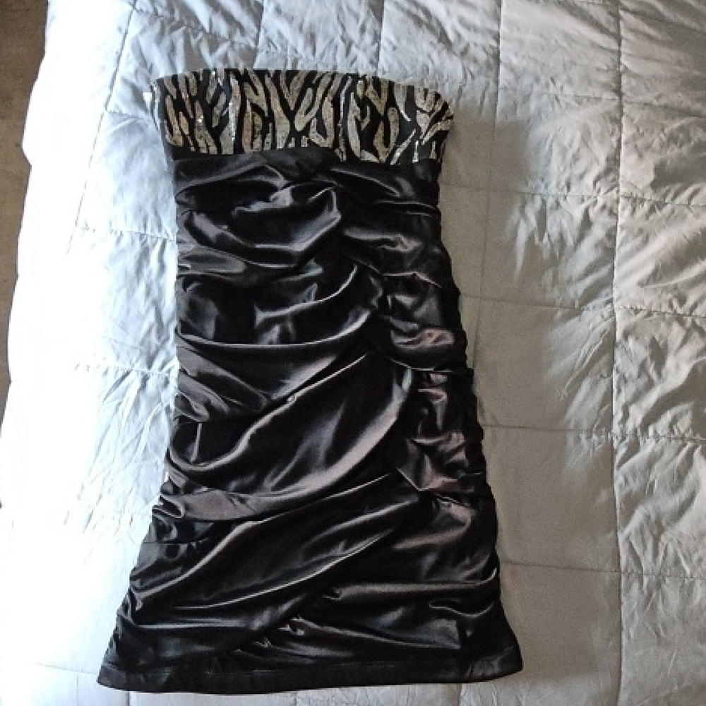 Elegant Black Sequin Strapless Dress